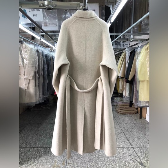 belt coat - Picture 2 of 2